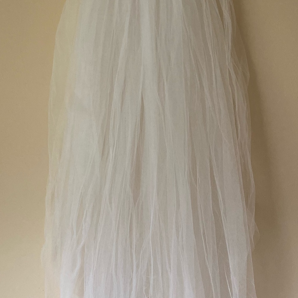 Ivory Veil - Picture 3 of 4
